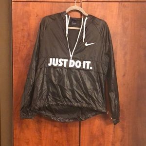 Nike WiND Breaker